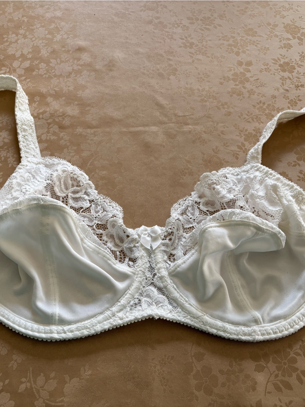 Fantasie White Lace Underwire Bra with Bow Accent